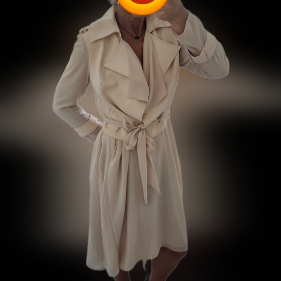 PH5 Ivory Tulle Underlay With Short Notched Collar Tie-Waist Dress Jacket - Picture 5 of 12